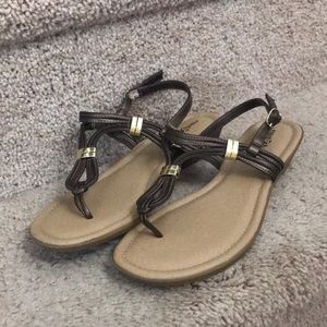 East 5th sandals. Size 8. Side buckle